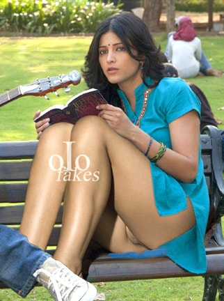 Sexy naked pussy Shruti Haasan nude legs without pants