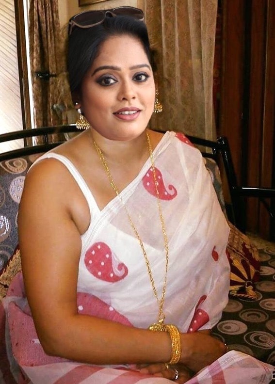 Devipriya hot transparent saree cleavage in blouse