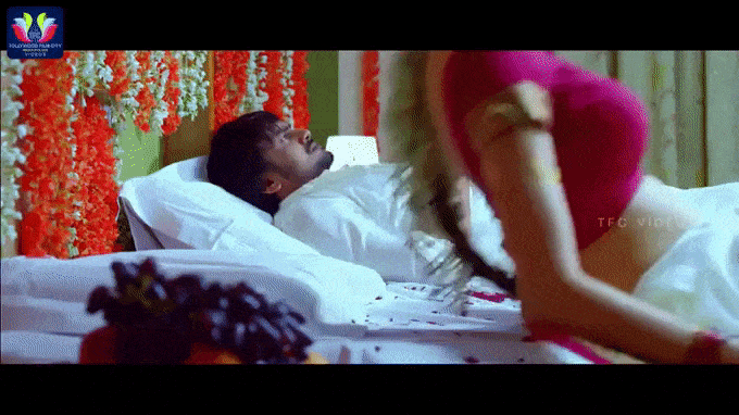 Parvathi Melton hot big boobs show in red blouse gif
