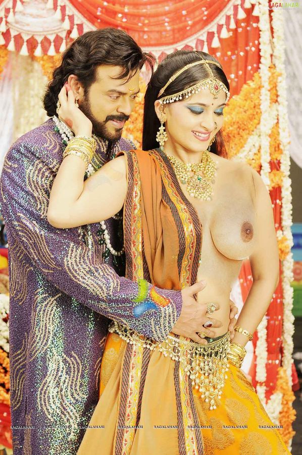 Anushka Shetty sexy boobs in half saree without blouse pic