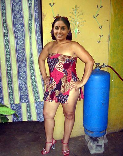 Saranya Ponvannan sexy leg low neck cleavage photo