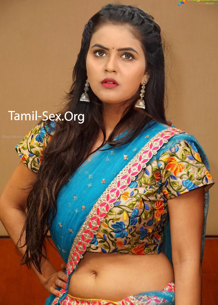 Chaitra Reddy showing her nude navel and hip in half saree 2020 audition pic