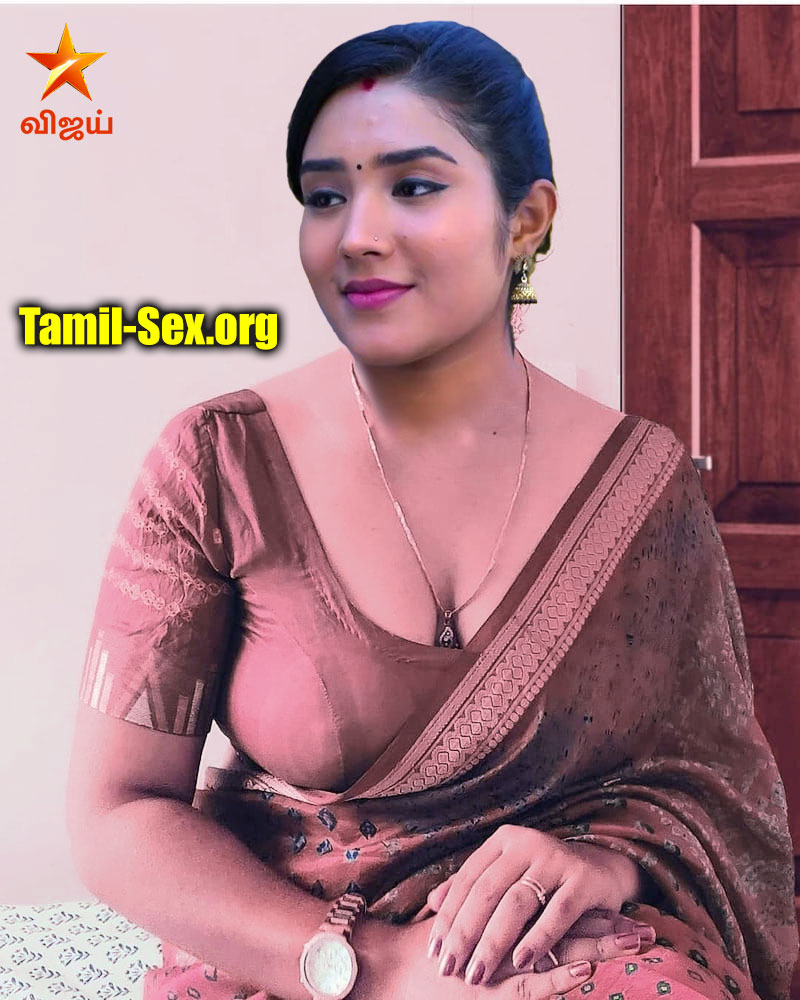 Senthoora Poove Serial actress low neck blouse Saree slip cleavage